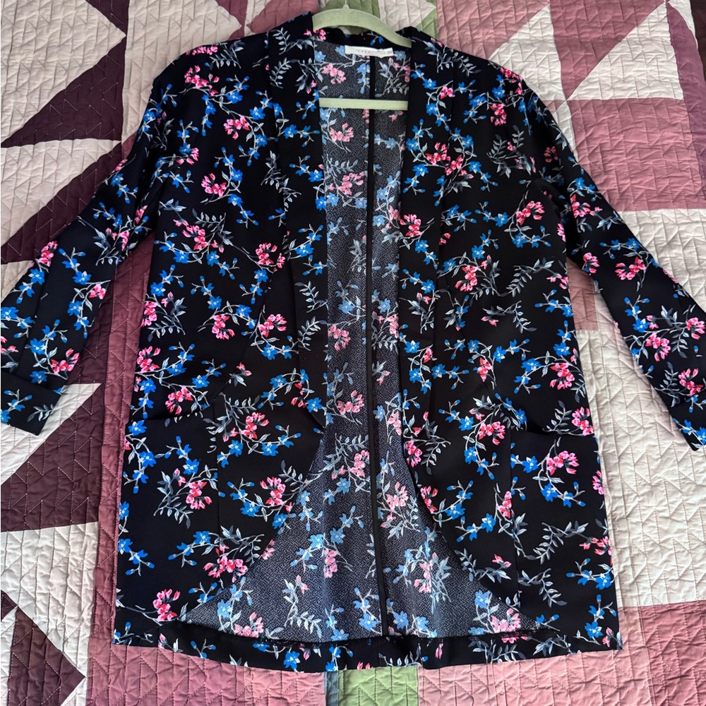 Lush lightweight 3/4 sleeve blazer